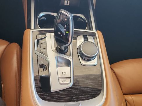 Used 2017 BMW 750i RWD image 19