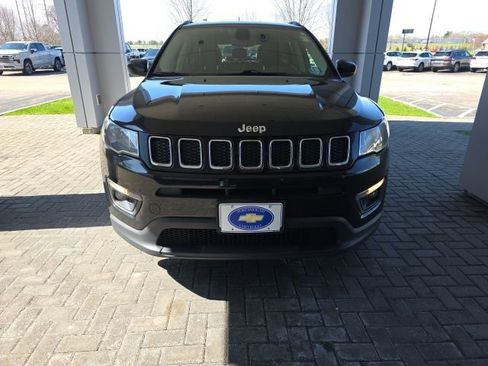 Used 2018 Jeep Compass Latitude w/ Cold Weather Group AWD/4WD image 6