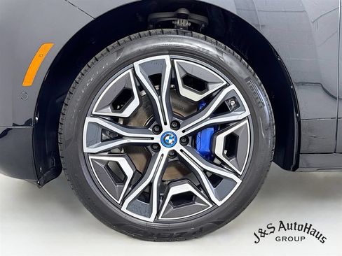 Used 2024 BMW iX xDrive50 w/ Premium Package AWD/4WD image 39