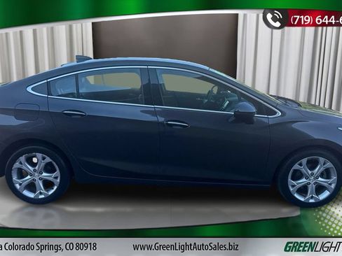 Used 2017 Chevrolet Cruze Premier FWD image 6