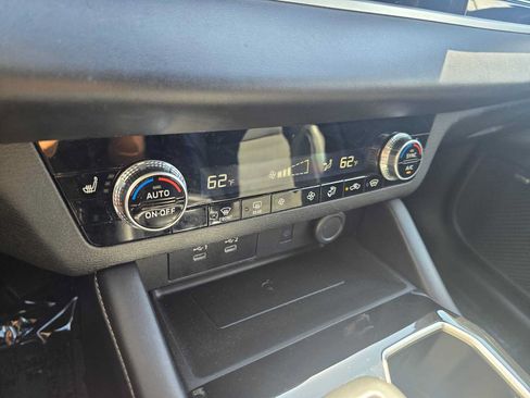 Used 2025 Mitsubishi Outlander SE AWD/4WD image 29