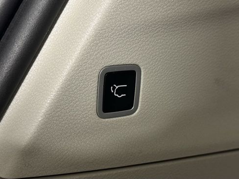 Used 2022 Chrysler Pacifica Touring-L w/ Uconnect Theater Family Group FWD image 35