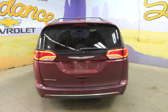 Used 2017 Chrysler Pacifica Touring-L Plus w/ Tire & Wheel Group FWD image 7