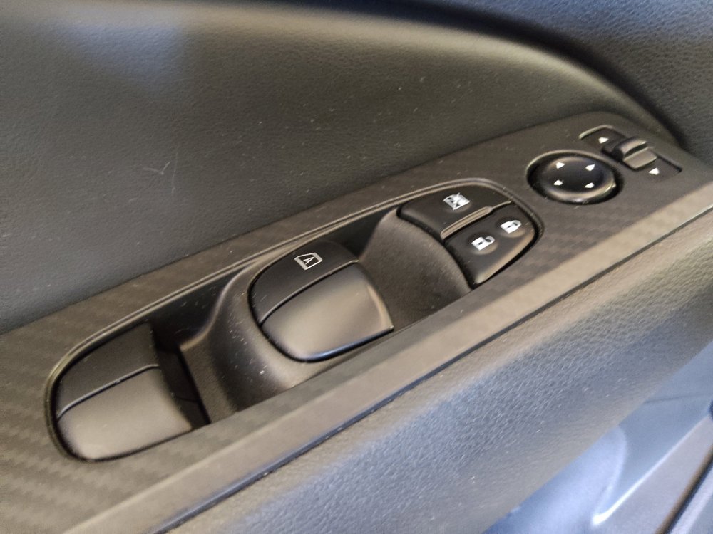 Used 2025 Nissan Altima 2.5 SV FWD image 27