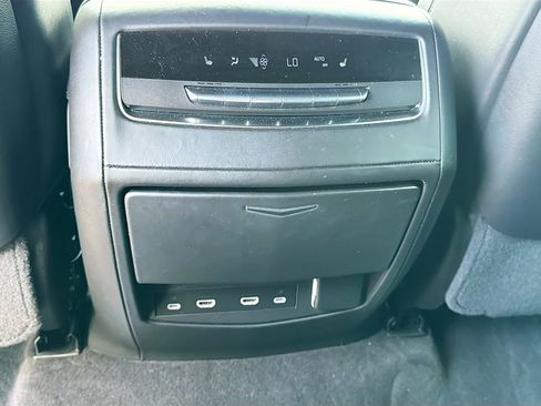 Used 2022 Cadillac Escalade Premium Luxury Platinum AWD/4WD image 21