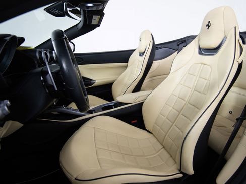 Certified 2019 Ferrari Portofino image 14