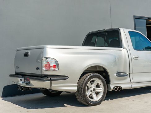 Used 2004 Ford F150 Lightning RWD image 36