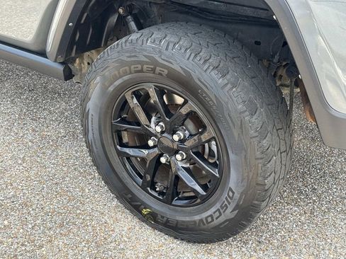 Used 2021 Jeep Gladiator Sport image 5