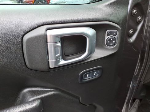 Used 2022 Jeep Wrangler Sport AWD/4WD image 19