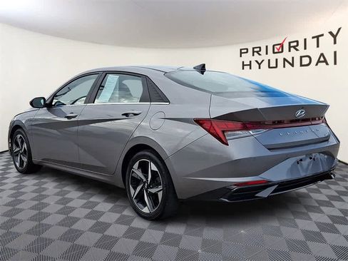 Used 2023 Hyundai Elantra Limited w/ Preferred Accessory Package image 6