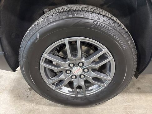 Used 2025 GMC Acadia Elevation image 14