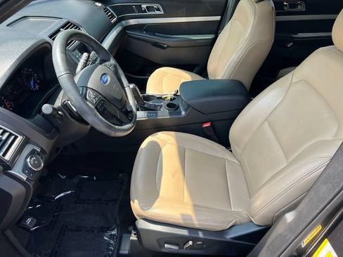 Used 2017 Ford Explorer XLT FWD image 10