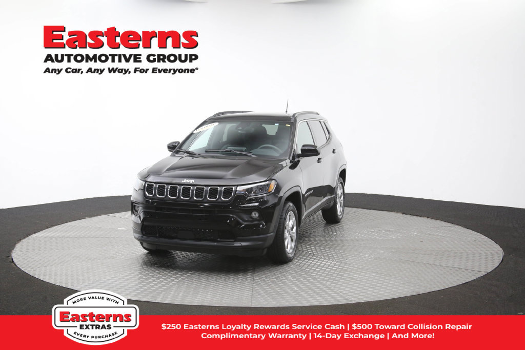 Used 2025 Jeep Compass Latitude w/ Sun & Sound Group AWD/4WD image 58
