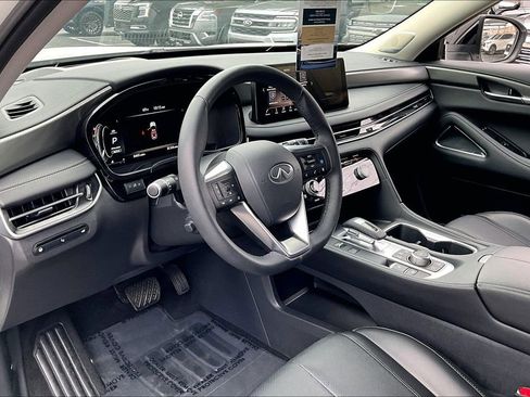 Certified 2025 INFINITI QX60 Luxe w/ Vision Package AWD/4WD image 18