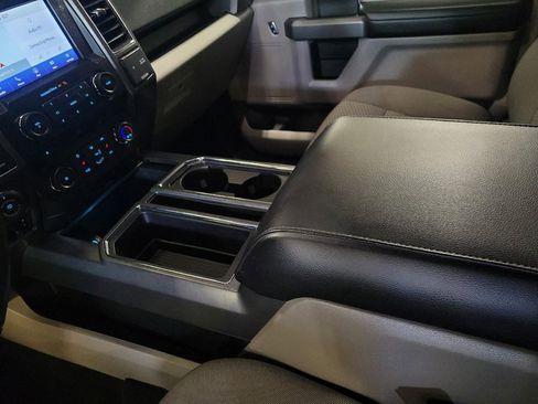 Used 2017 Ford F150 XLT w/ Equipment Group 302A Luxury AWD/4WD image 26