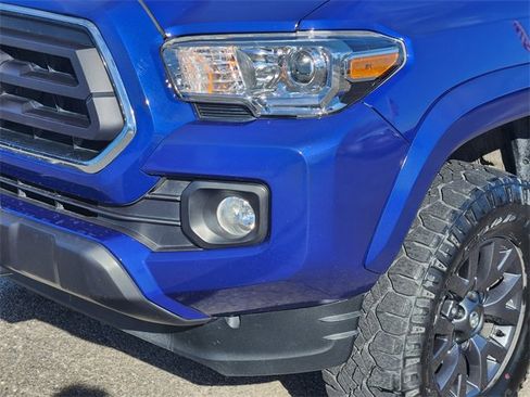 Used 2023 Toyota Tacoma SR5 w/ Technology Package image 8