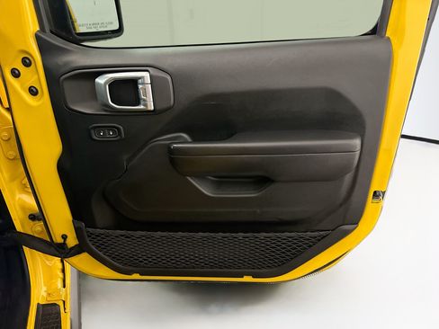 Used 2021 Jeep Wrangler Sport AWD/4WD image 29