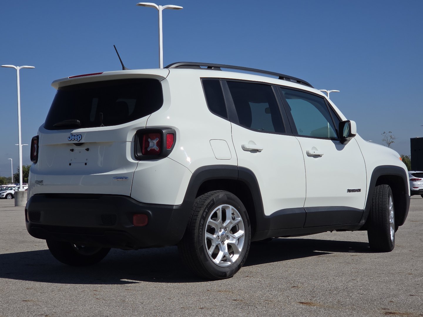 Used 2017 Jeep Renegade Latitude FWD image 16