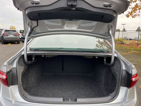 Used 2025 Volkswagen Jetta SE image 31