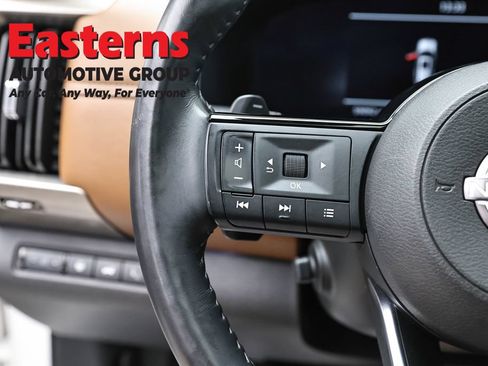 Used 2023 Nissan Pathfinder Platinum AWD/4WD image 15