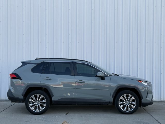 Used 2021 Toyota RAV4 XLE Premium FWD image 4