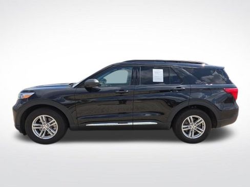 Used 2024 Ford Explorer XLT RWD image 5