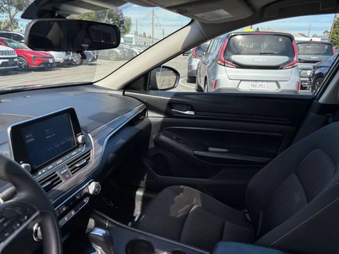 Used 2025 Nissan Altima 2.5 SV FWD image 31