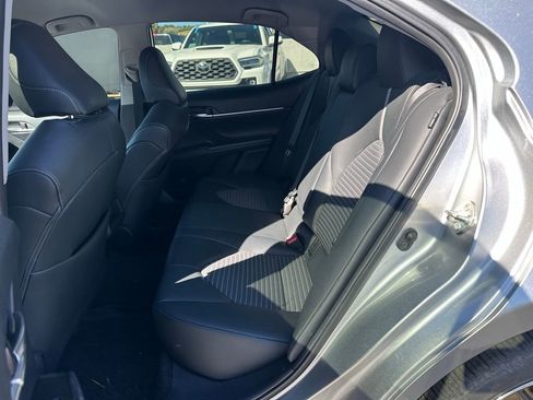 Used 2019 Toyota Camry SE w/ Convenience Package image 7
