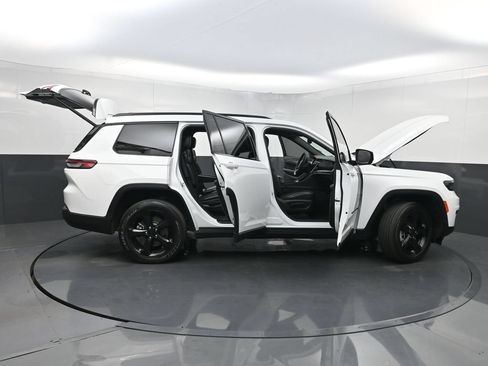 Used 2023 Jeep Grand Cherokee L Laredo AWD/4WD image 39