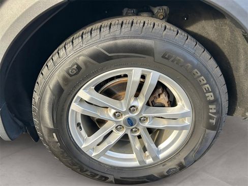 Used 2020 Ford Explorer XLT w/ Comfort Package image 14