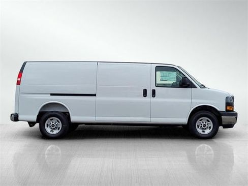 New 2025 GMC Savana 2500 Base w/ Driver Convenience Package image 4