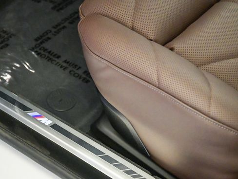 Used 2025 BMW 740i w/ Premium Package RWD image 26