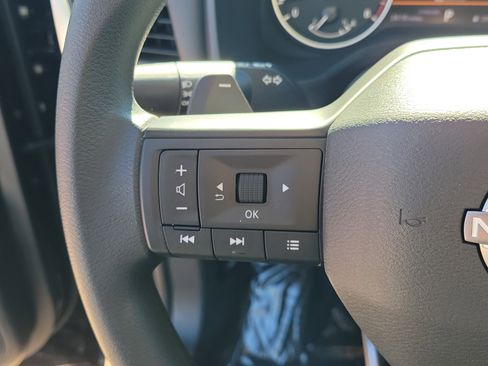 Used 2025 Nissan Rogue S image 25