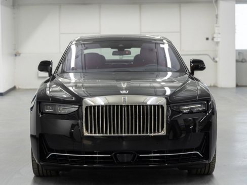 Used 2025 Rolls-Royce Ghost image 5