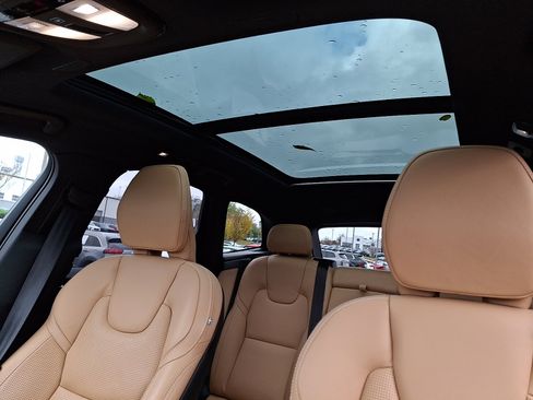 Used 2023 Volvo XC60 B5 Ultimate w/ Climate Package image 15