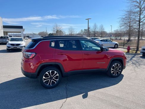 Used 2024 Jeep Compass Limited image 9