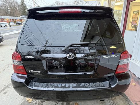 Used 2007 Toyota Highlander 4WD V6 w/ 3rd Row image 7