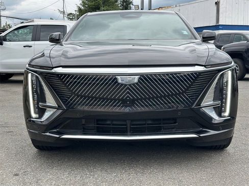 Used 2024 Cadillac Lyriq Luxury image 3