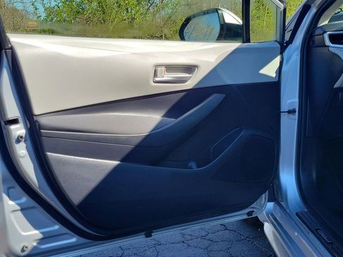 Used 2020 Toyota Corolla LE FWD image 11