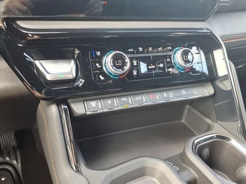 Used 2025 GMC Sierra 2500 AT4 w/ AT4 Premium Plus Package image 27