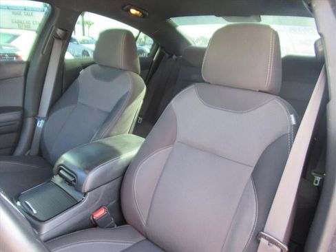 Used 2018 Dodge Charger SXT w/ Blacktop Package image 16