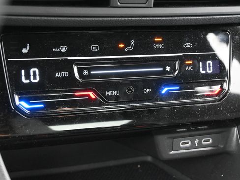 Used 2025 Volkswagen Jetta Sport FWD image 19