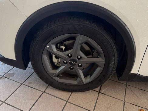 Used 2025 Kia K4 FWD image 25