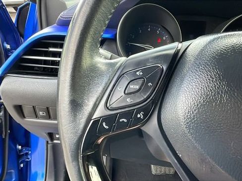 Used 2020 Toyota C-HR XLE image 25