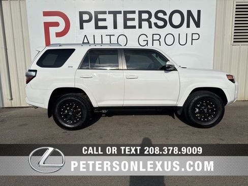 Used 2016 Toyota 4Runner SR5 Premium image 2