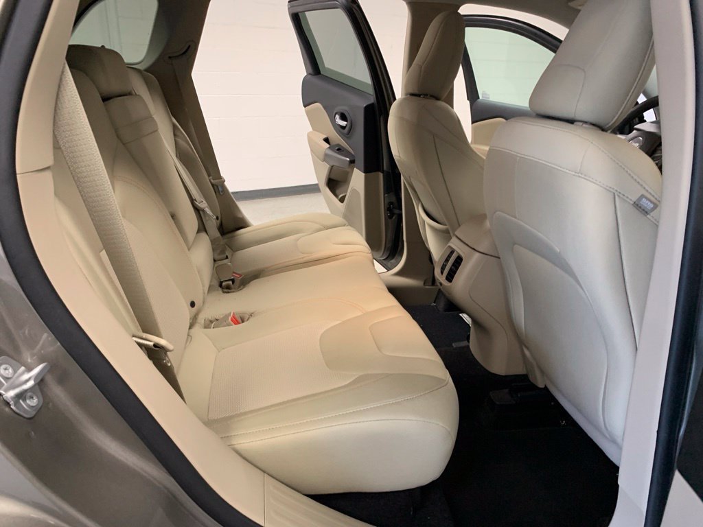 Used 2019 Jeep Cherokee Latitude w/ Popular Appearance Group FWD image 6