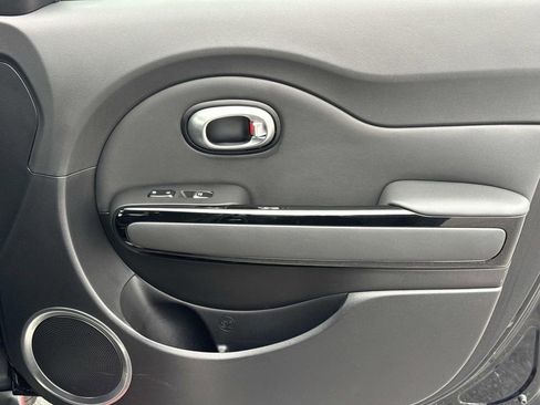 Used 2017 Kia Soul ! FWD image 19