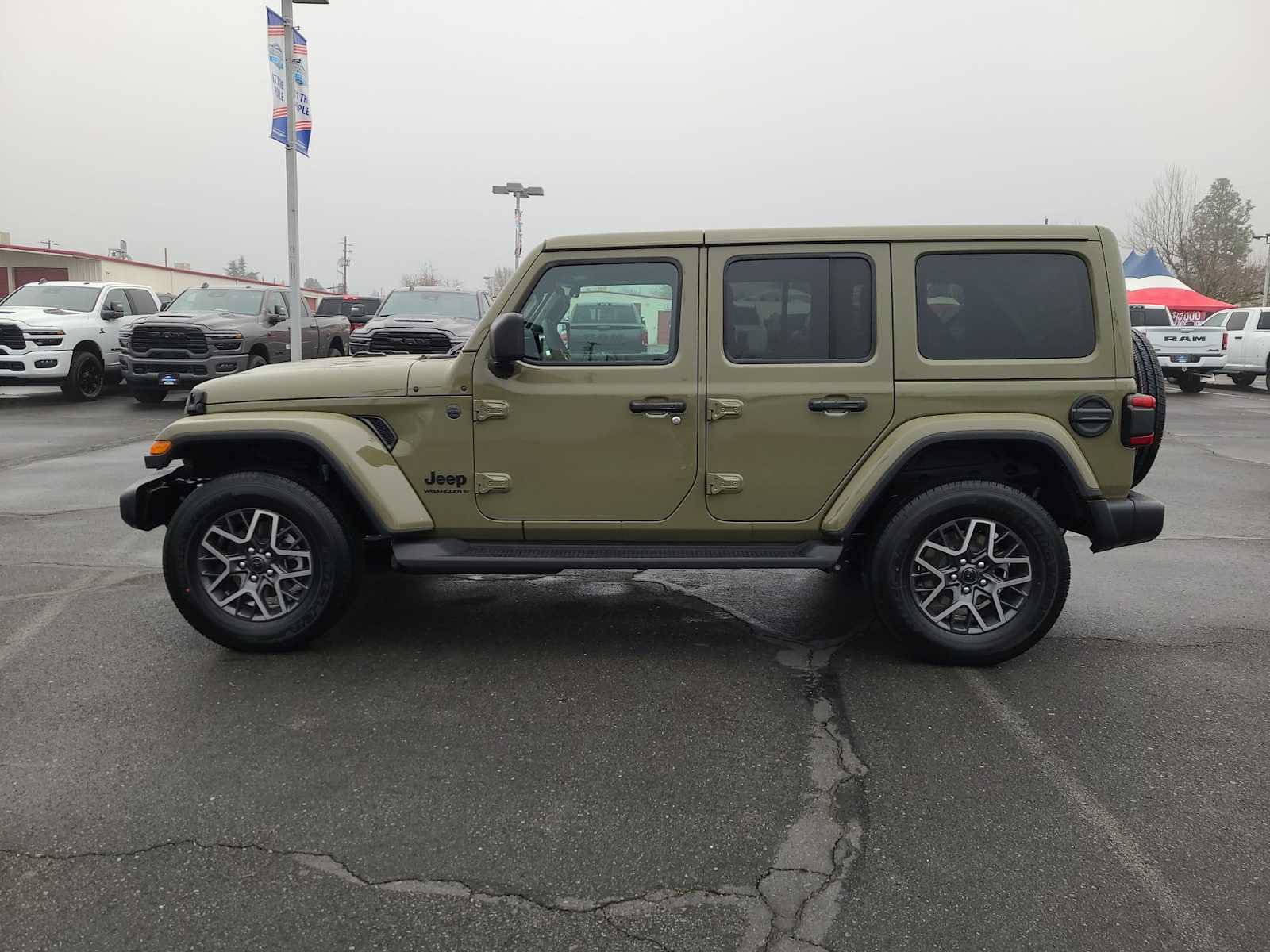 New 2026 Jeep Wrangler Unlimited Sahara AWD/4WD image 11