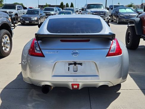 Used 2014 Nissan 370Z Coupe RWD image 2