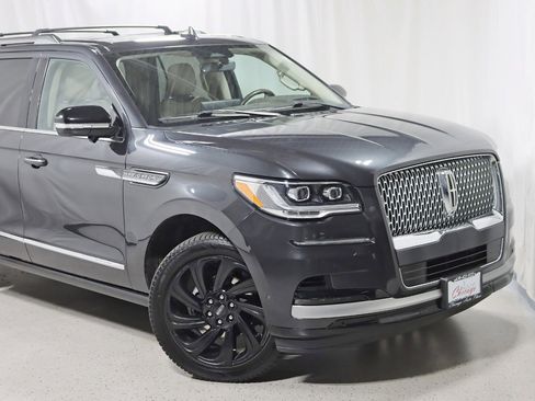 Used 2022 Lincoln Navigator L Reserve image 2